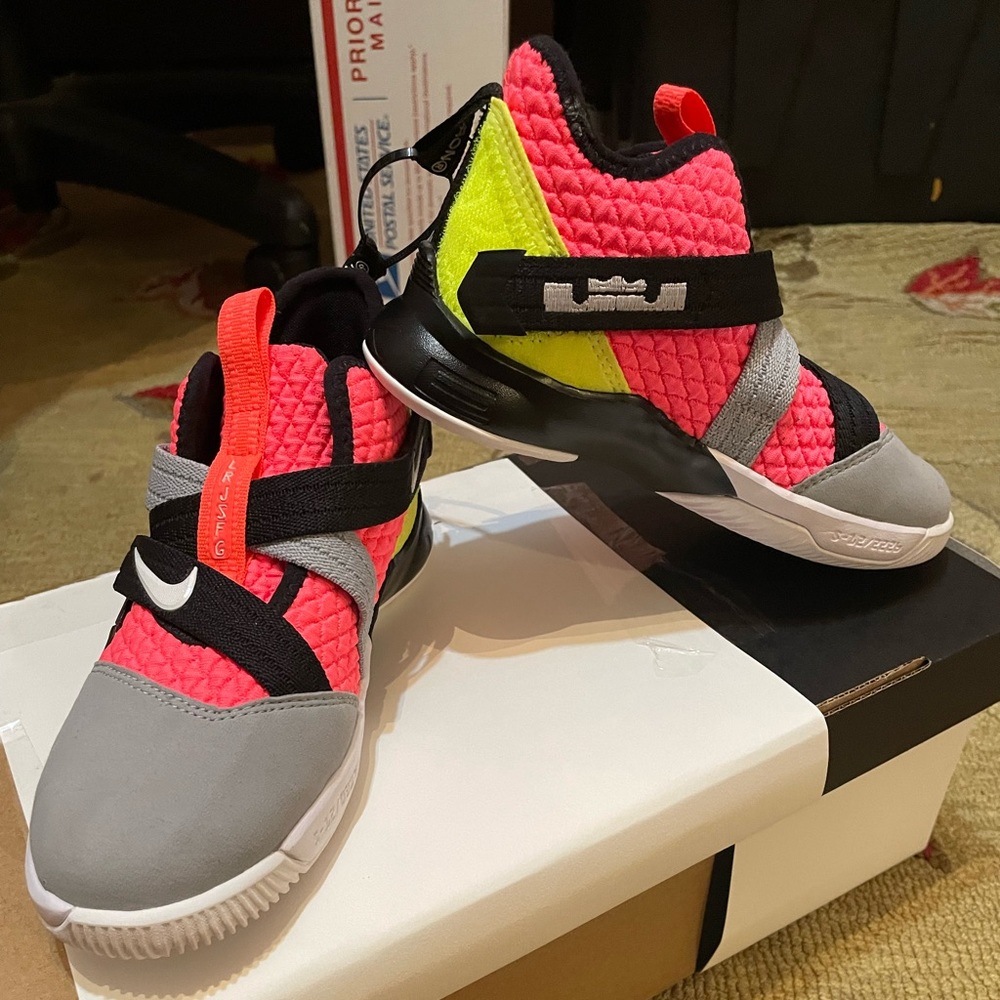 Boys Nike shoes Lebron James soldier hot lava youth size 12c!!!